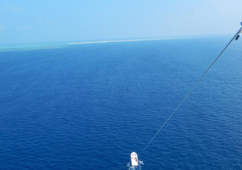 【沖縄/那覇発】三重城港から出航！上空80ｍから眺める慶良間諸島の絶景パラセーリングツアー（No.328）