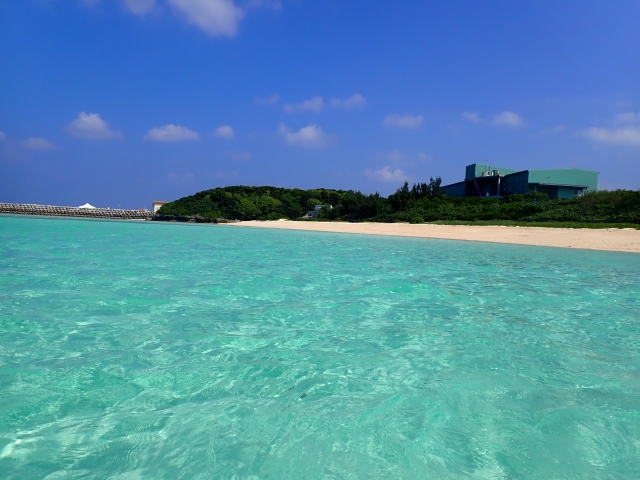 透明度抜群の慶良間諸島人気ビーチ！北浜ビーチ（ニシバマビーチ）とは？魅力や行き方を解説