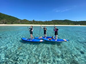 【慶良間/座間味島/1日】ケラマブルーを満喫☆無人島へ絶景SUP＆シュノーケリングツアー《ランチ付き/写真無料/座間味島内送迎可》