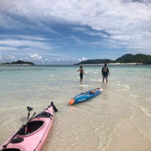 【慶良間/座間味島】半日にギュッと凝縮！那覇から日帰り参加OK☆無人島へカヤック＆シュノーケリングツアー《写真無料/座間味島内送迎可》