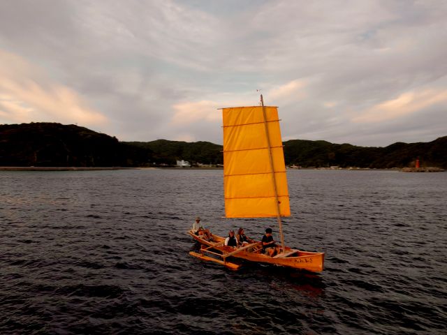 【座間味/夕方】沖縄伝統帆船サバニで巡る絶景サンセットクルージング《写真撮影付き》座間味唯一の伝統体験！海の上で迎える至極のひととき（No.392）