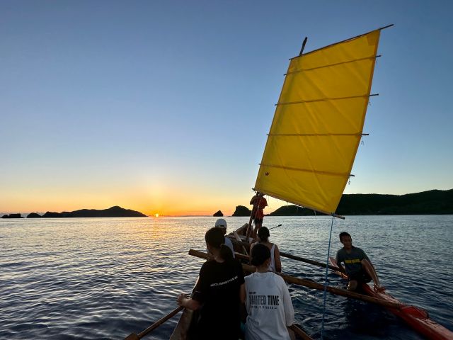 【座間味/夕方】沖縄伝統帆船サバニで巡る絶景サンセットクルージング《写真撮影付き》座間味唯一の伝統体験！海の上で迎える至極のひととき（No.392）