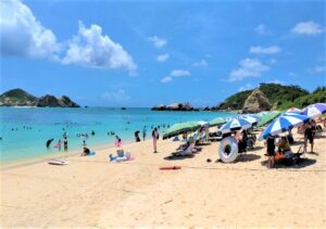 【那覇泊港発/慶良間諸島】渡嘉敷島へ上陸しよう☆『阿波連ビーチ』＆『とかしくビーチ』海水浴+ウミガメシュノーケリングツアー《嬉しいランチ付き》