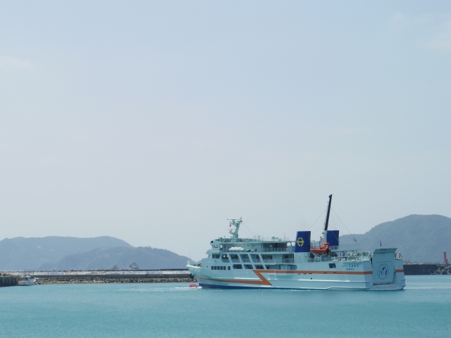 フェリーと高速船どっちで行くのがおすすめ？慶良間諸島へのアクセス方法を徹底比較！
