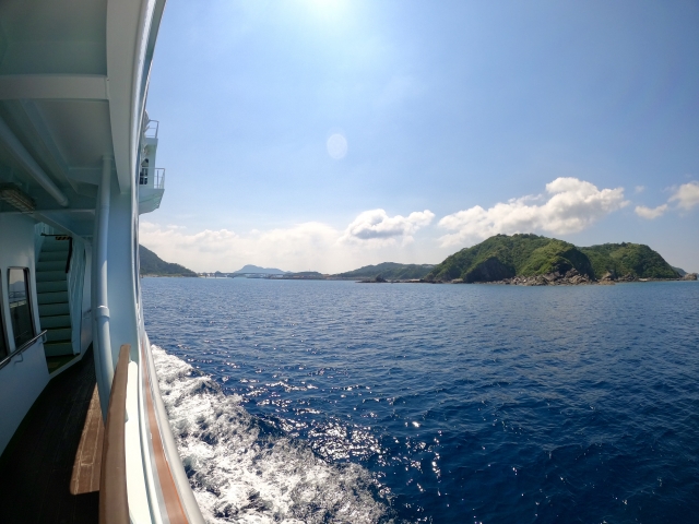 フェリーと高速船どっちで行くのがおすすめ？慶良間諸島へのアクセス方法を徹底比較！