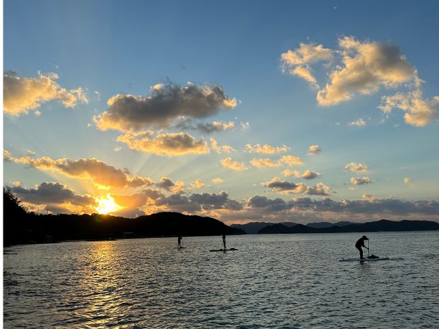 【座間味/早朝】SUPで迎える最高の朝！感動のサンライズクルージングツアー《写真撮影＆ビーチでドリップコーヒー付き★》座間味ご宿泊の方限定プラン（No.390）