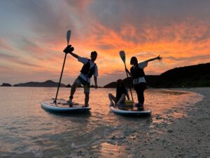 【座間味/夕方】SUPで楽しむ感動のサンセットクルージング《写真撮影付き》海上で過ごす極上のひととき！座間味ご宿泊の方限定プラン