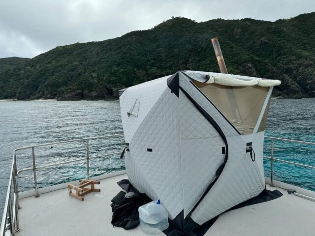チービシ諸島でクルージング、船上サウナ