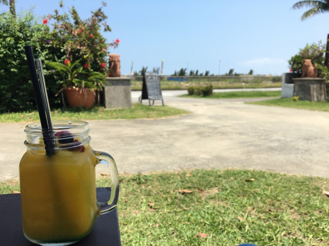 渡嘉敷島のおすすめカフェ3選♪ランチ・スイーツ・おしゃれ空間を徹底ガイド