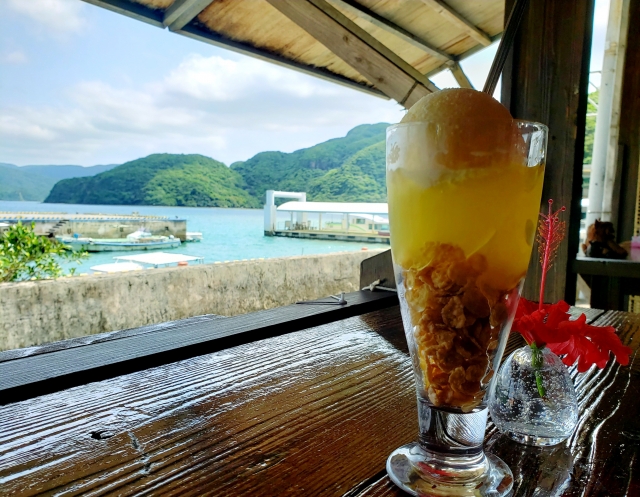 渡嘉敷島のおすすめカフェ3選♪ランチ・スイーツ・おしゃれ空間を徹底ガイド