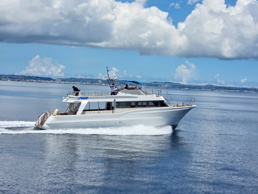 【那覇発/慶良間/貸切】憧れのクルーザーチャーターで贅沢体験！シュノーケル・マリンスポーツ・船上BBQを満喫☆＜最大45名まで乗船OK＞セルリアンドリームVで慶良間の絶景へ（No.408）