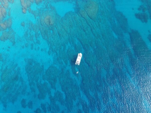 上空からのチービシ諸島周辺の海