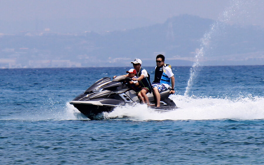 【那覇発/慶良間/貸切】SAFARIで行くチービシ貸切クルーズ！マリンスポーツもBBQも自由に楽しめる贅沢プラン＜最大12名まで乗船OK＞（No.411）