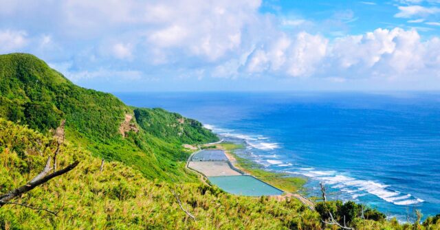 久米島　比屋定バンタ