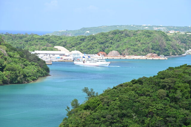 運天港　フェリー