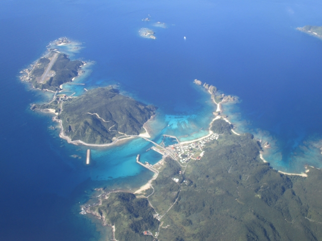 慶留間島
