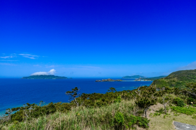 慶良間諸島の青い海と島々の遠景